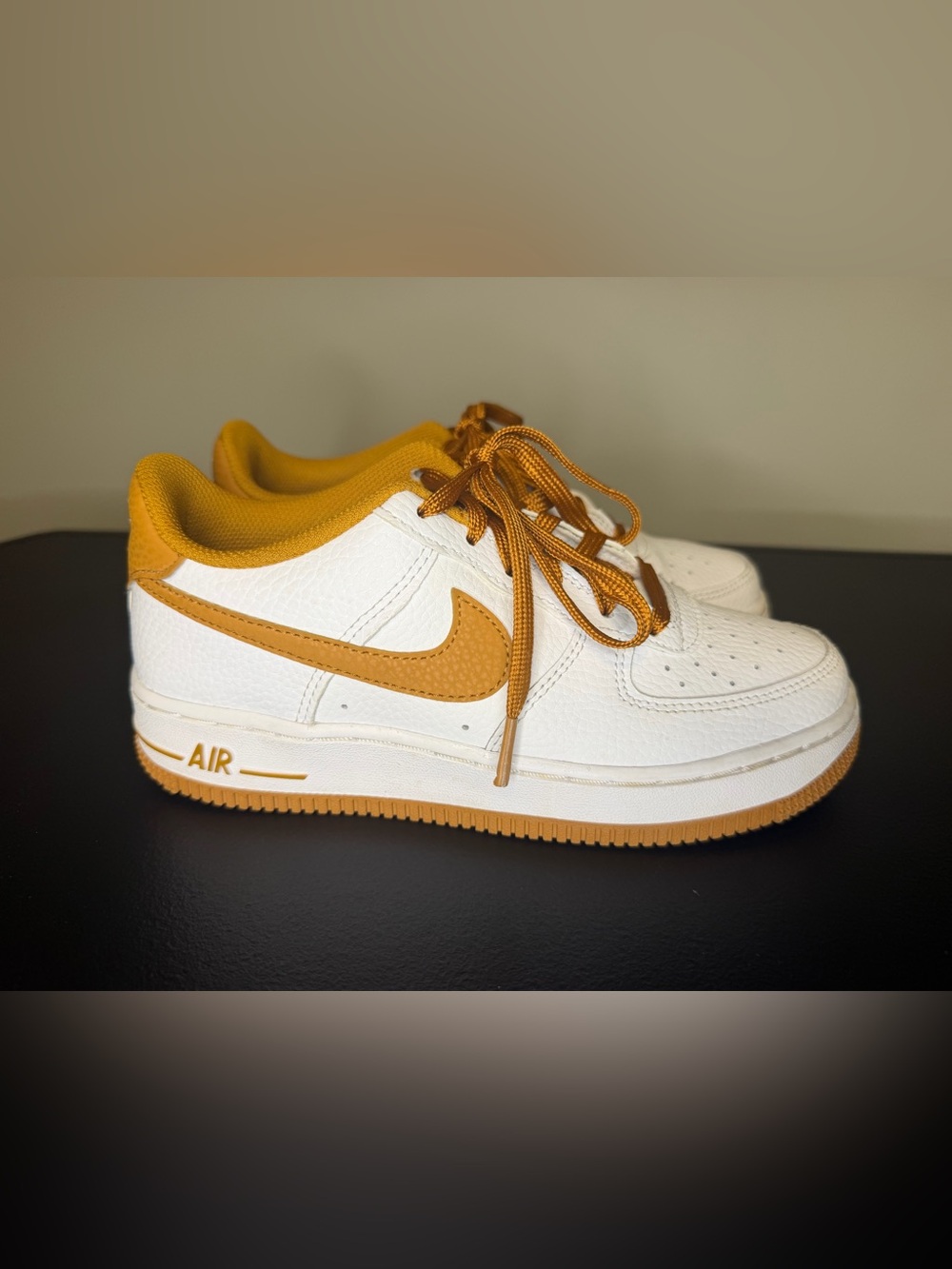 Nike Air Force1 Low FJ0706-100 White Brown Youth Size 4Y Sneakers Shoes Used